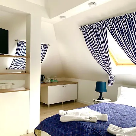 Bed & Breakfast 4 Pory Roku 3*