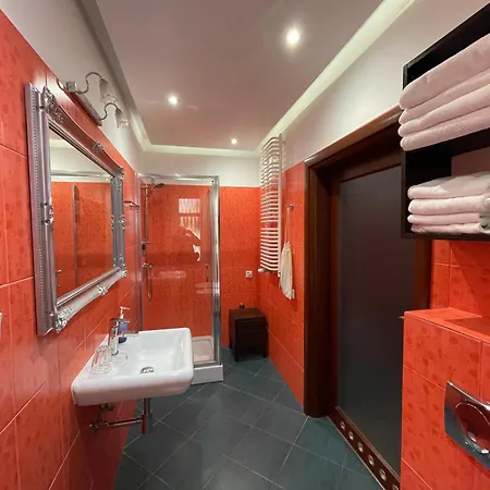 Bed & Breakfast 4 Pory Roku 3*