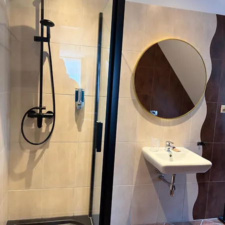 4 Pory Roku & Uznam فندق مبيت وإفطار 4*