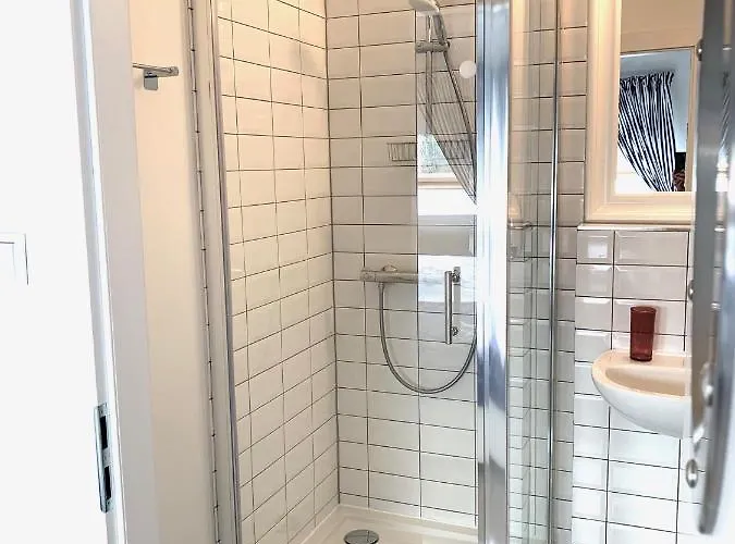 4 Pory Roku & Uznam 住宿加早餐酒店 斯维诺乌伊希切