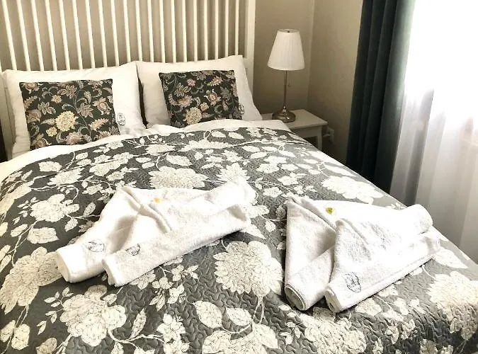 4 Pory Roku & Uznam 住宿加早餐酒店 4*